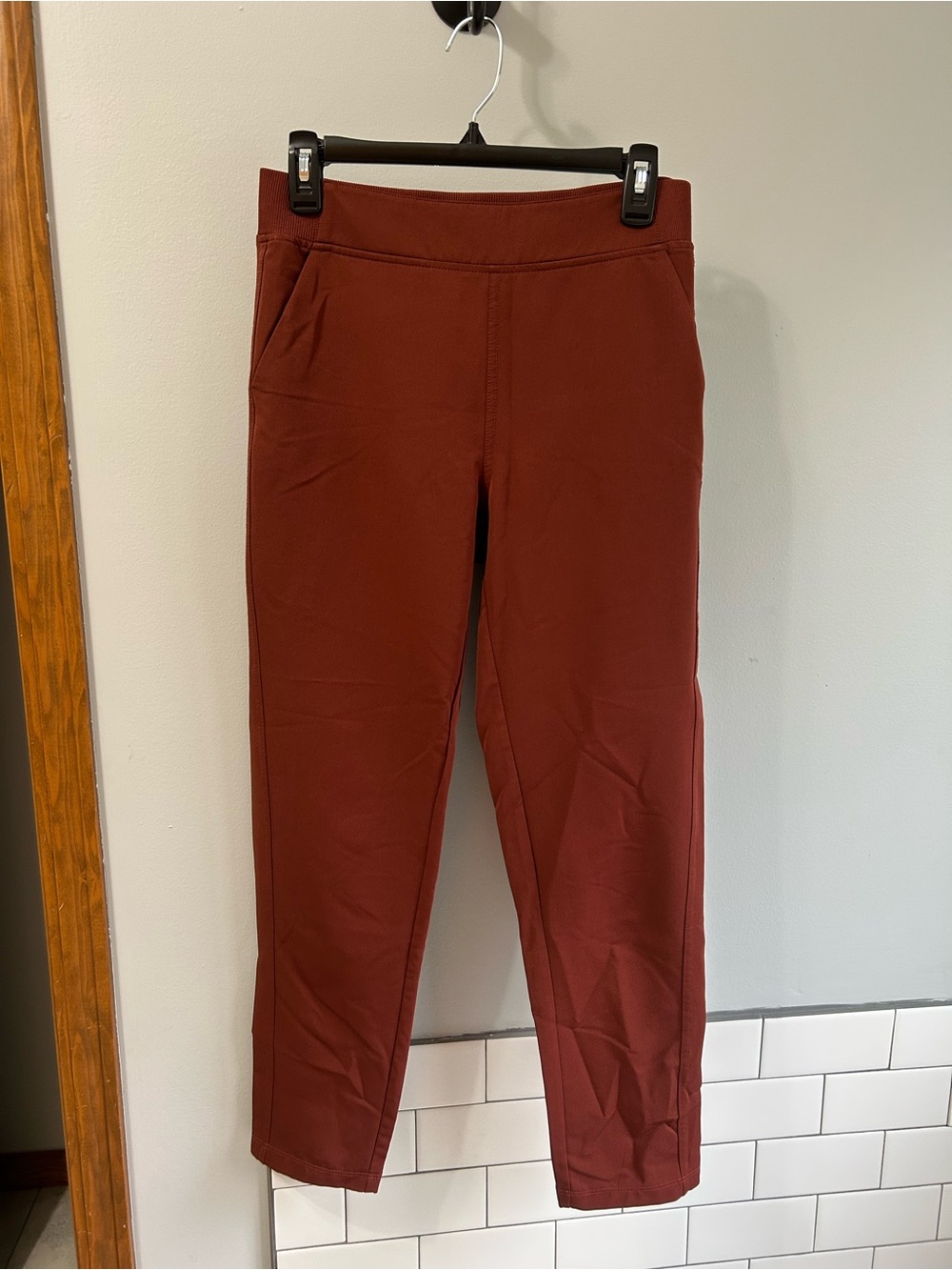 32 Degrees Women's Cropped Pants in Brick Red